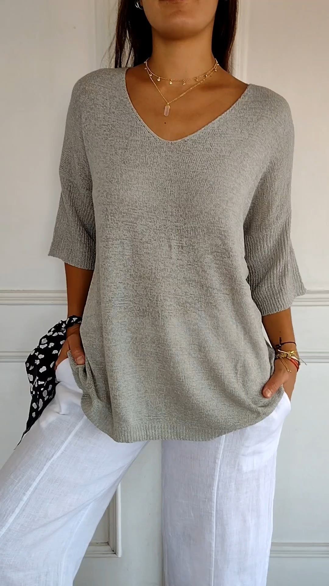 Women's Solid Long Sleeve V-Neck Knitwear