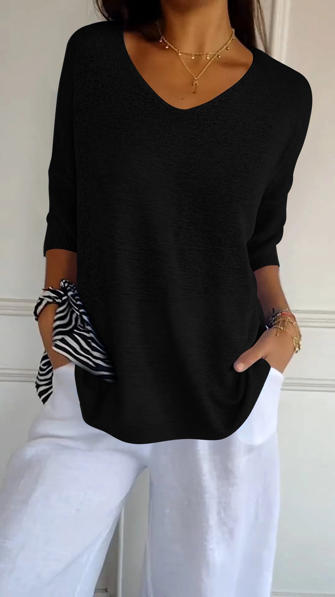 Women's Solid Long Sleeve V-Neck Knitwear