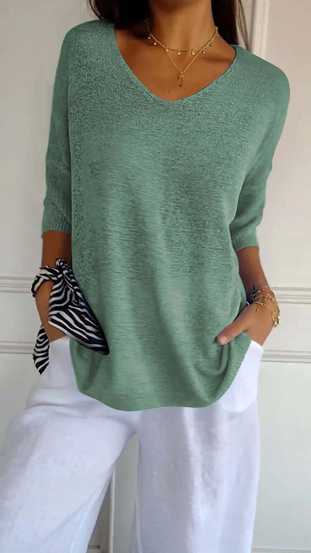 Women's Solid Long Sleeve V-Neck Knitwear